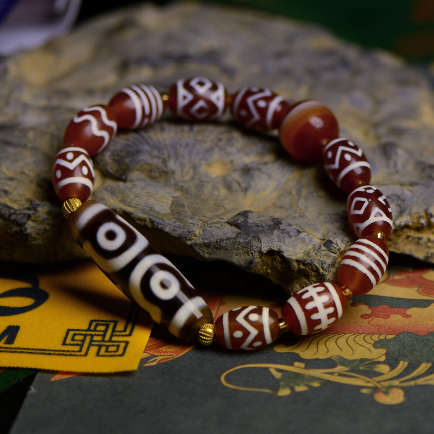 Vajra Three-Eyed Dzi Bracelet with Protective Canopy Pattern