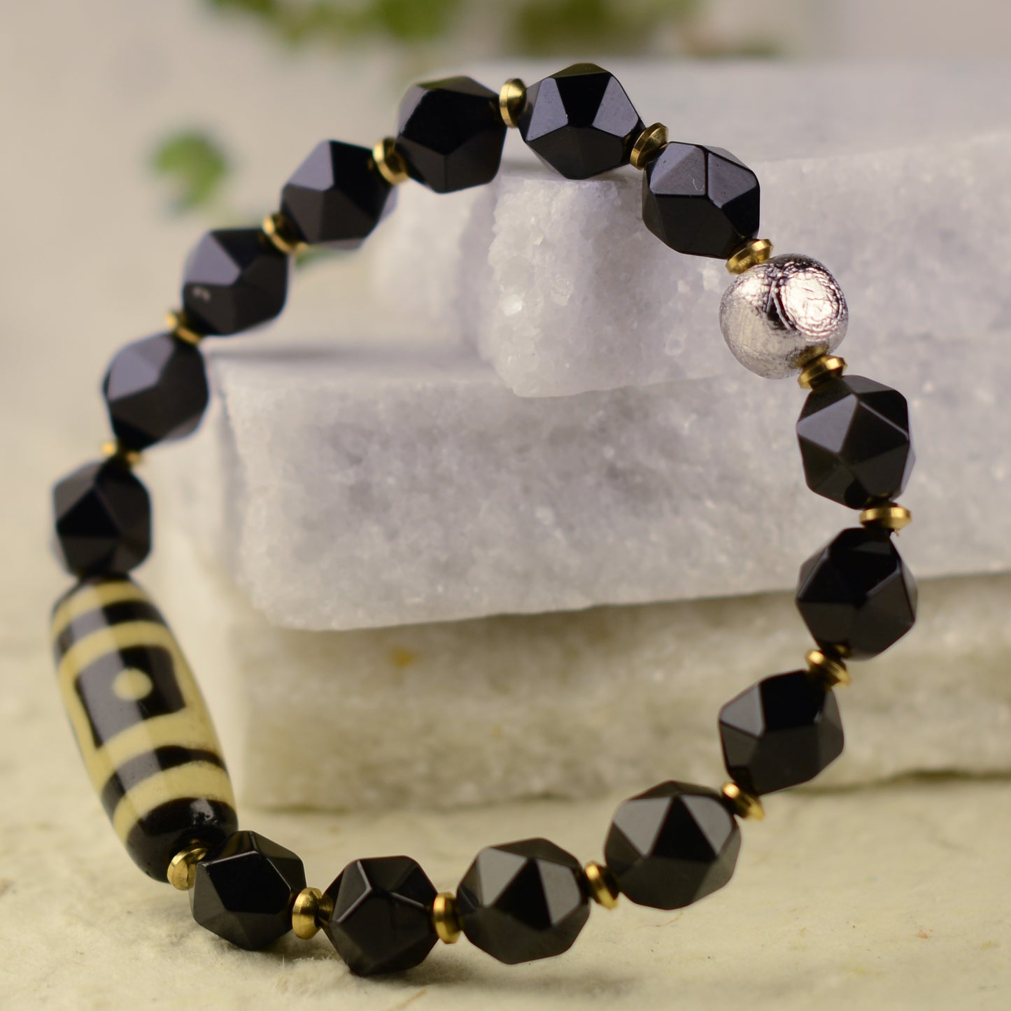 Vajra Single-Eyed Dzi Bracelet