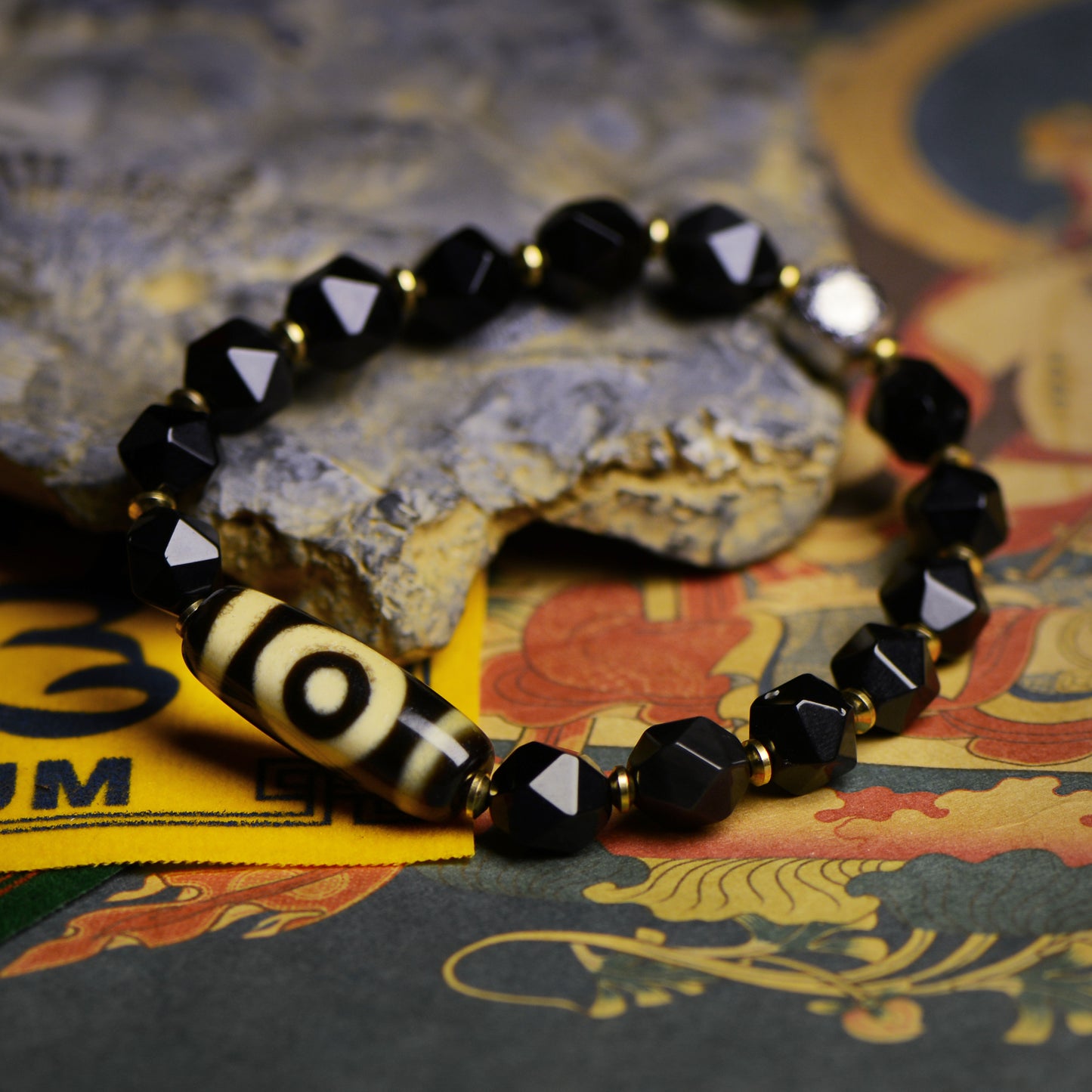 Vajra Single-Eyed Dzi Bracelet