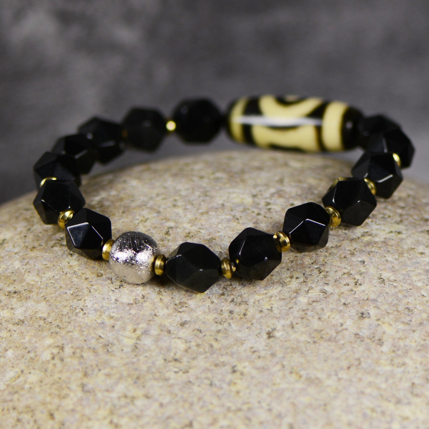 Vajra Single-Eyed Dzi Bracelet