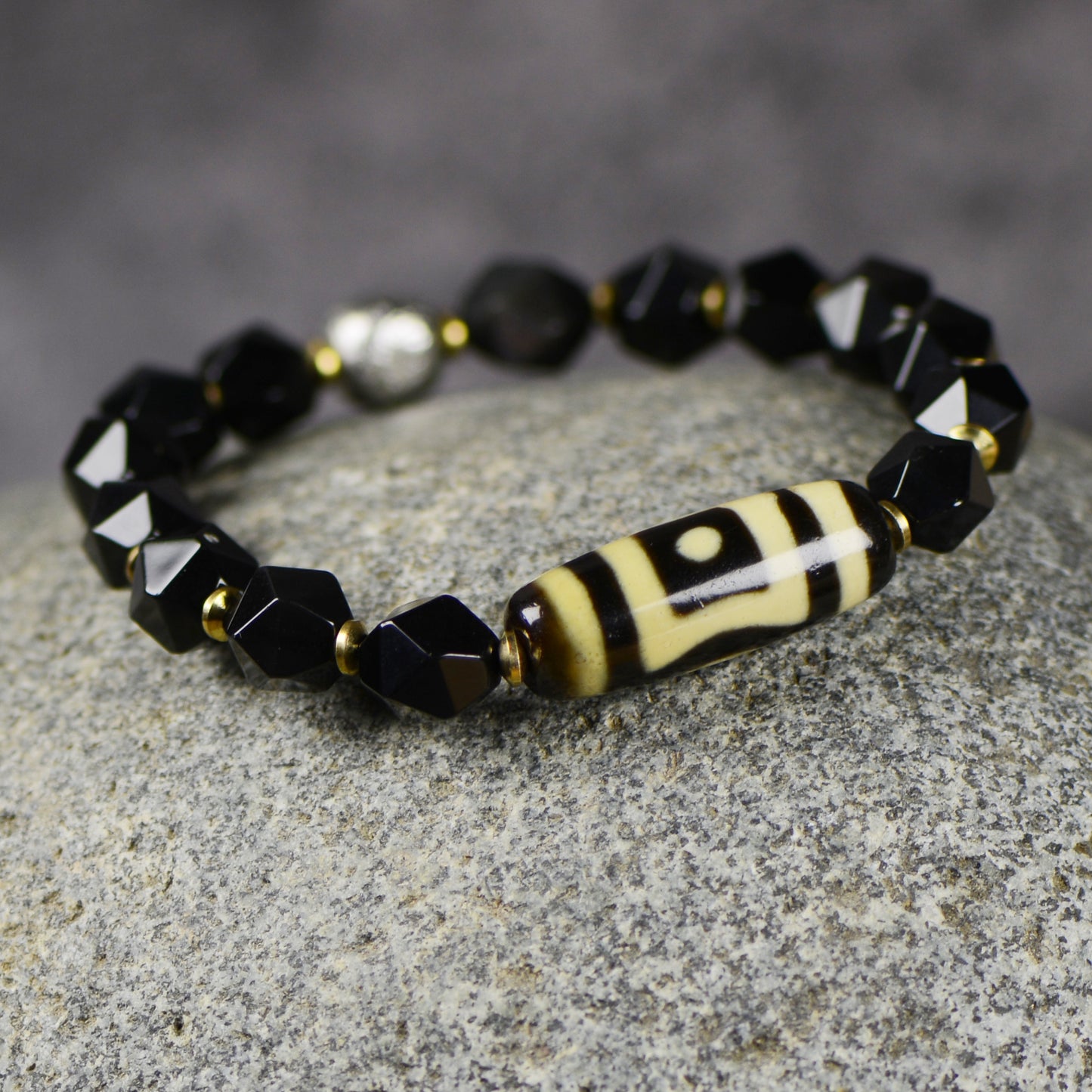 Vajra Single-Eyed Dzi Bracelet