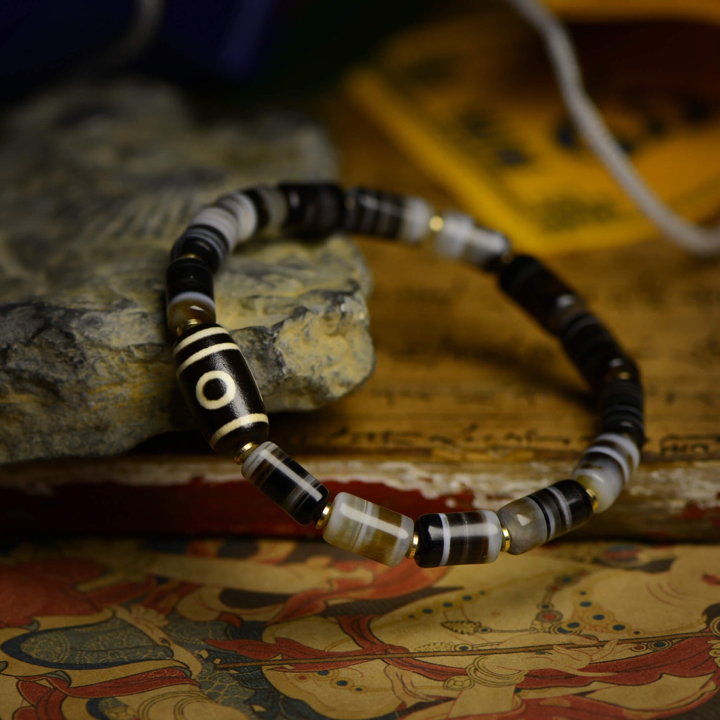 Vajra Single-Eye Dzi “Mountain Guardian” Bracelet