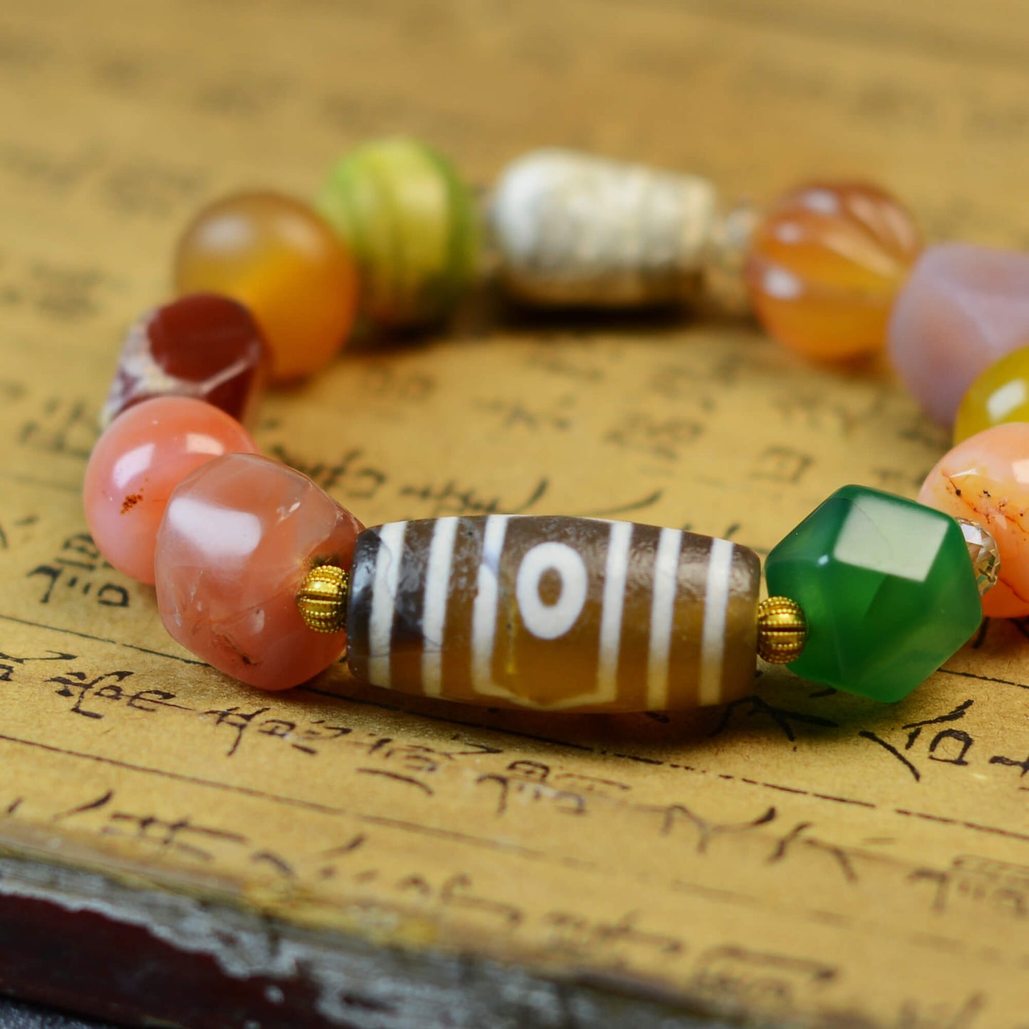 Vajra Treasure Canopy Three-Eyed Dzi Bracelet