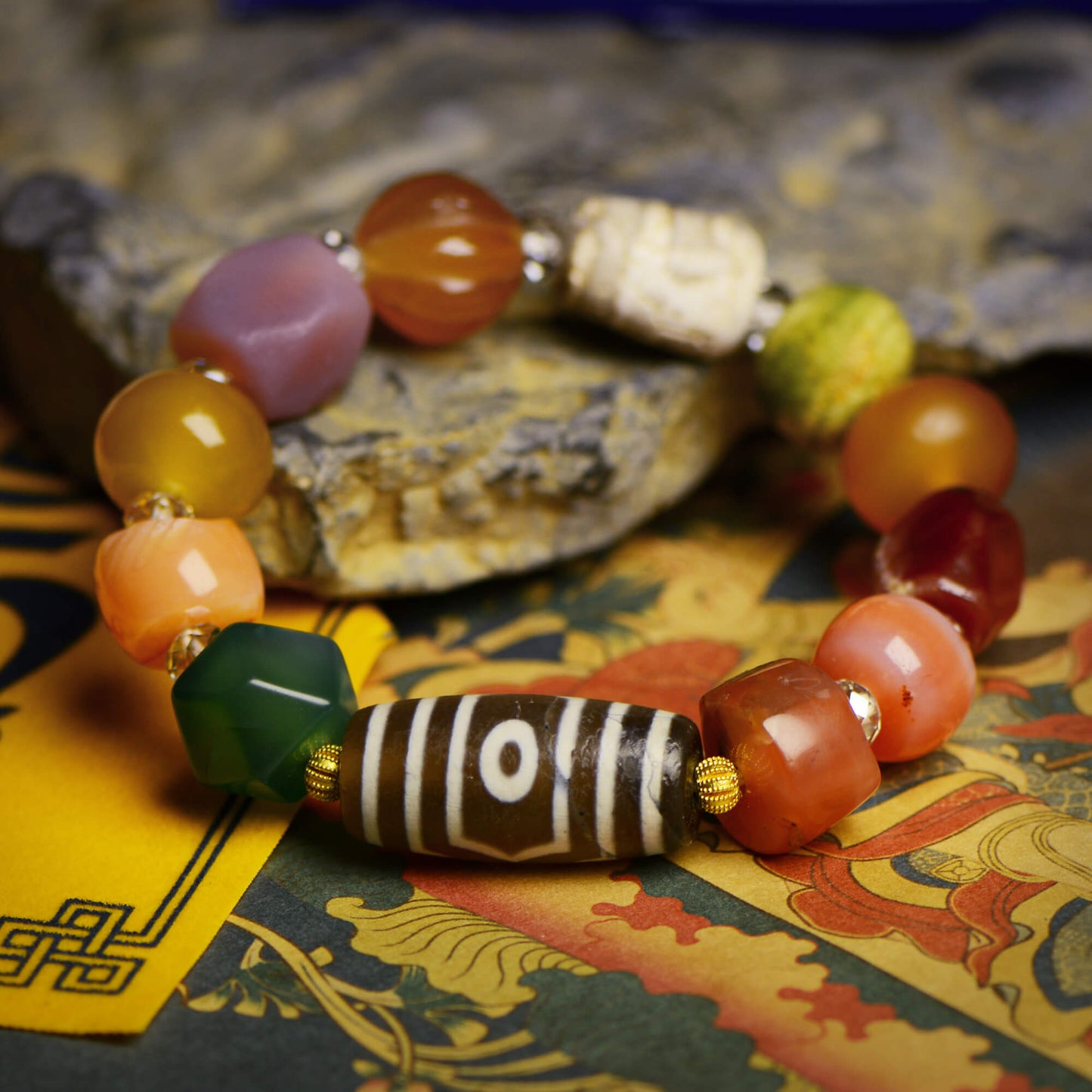 Vajra Treasure Canopy Three-Eyed Dzi Bracelet