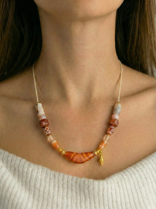 Vajra Bull Horn-Shaped Vein Agate Necklace