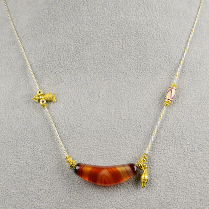 Vajra Bull Horn-Shaped Vein Agate Necklace