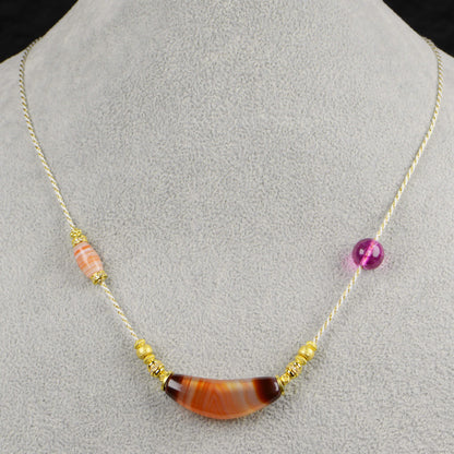 Vajra Bull Horn-Shaped Vein Agate Necklace